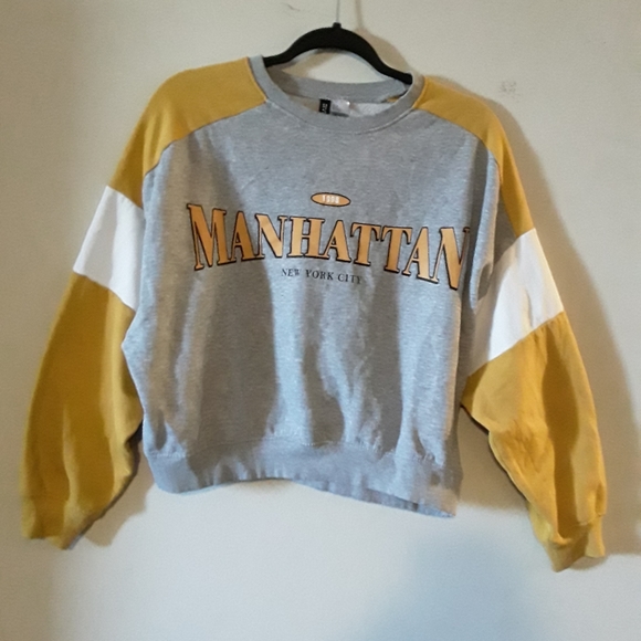 H&M Divided Womens Small CropTop Crewneck Sweater with Manhattan New York City - Picture 3 of 14
